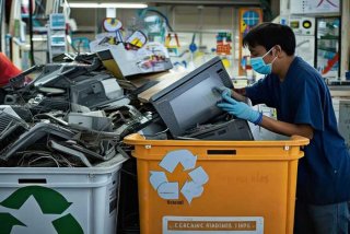 废弃电器电子产品属于什么垃圾，废弃电器电子产品属于可回收垃圾吗