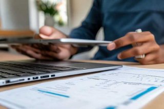 购买电子产品属于什么费用；购买电子产品属于什么费用类别