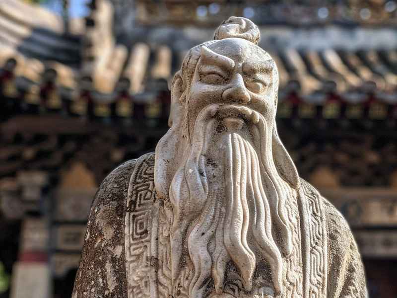孔子生活在什么时代、孔子生活在什么时代他提出了什么思想主张