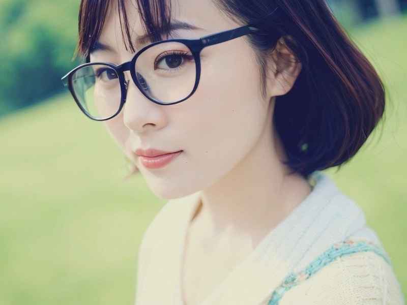 带眼镜美女生活照 - 带眼镜美女的生头像