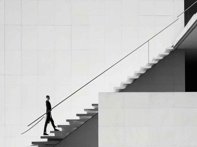 生活并不是非黑即白；生活并不是非黑即白下一句