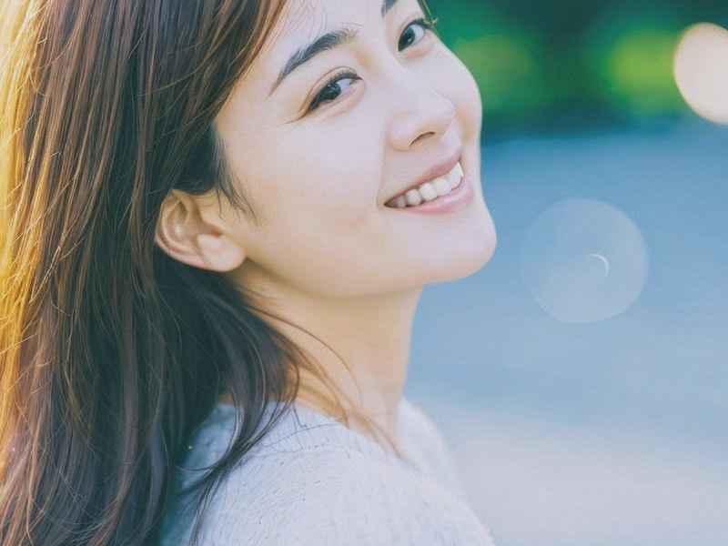 生活不会因为你是姑娘 生活不会因为你是姑娘就对你笑脸相迎 生活不会因为你是姑娘 生活不会因为你是姑娘就对你笑脸相迎