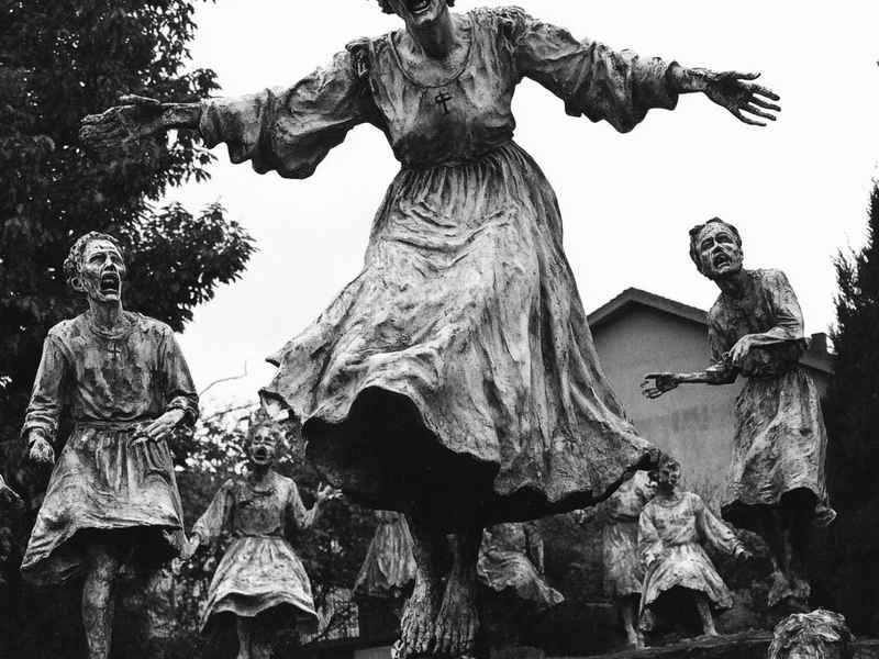人们在日常生活中外哪里可以见到雕像（人们在日常生活中外哪里可以见到雕像呢）