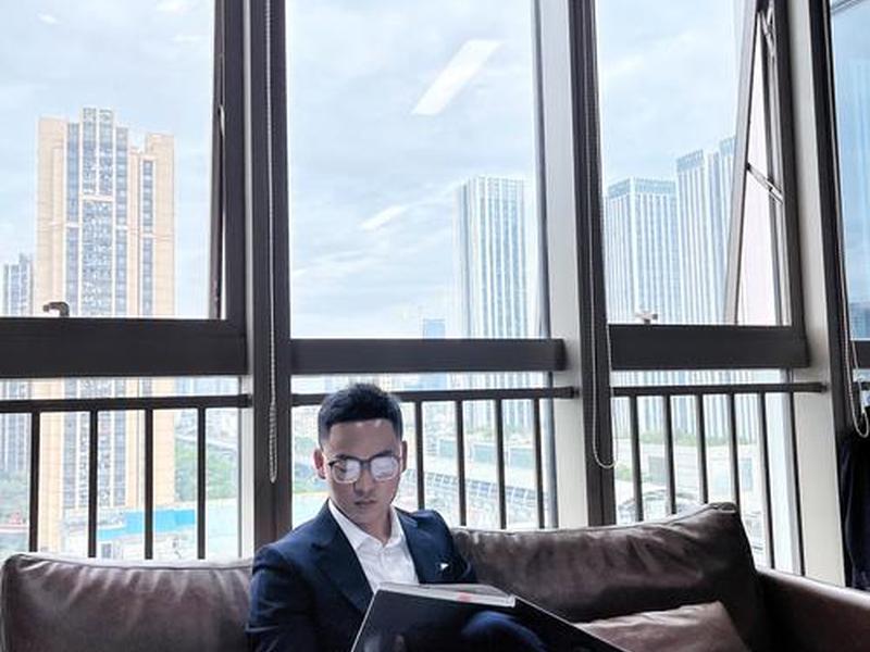 会很社交的职场男、会很社交的职场男人怎么样 会很社交的职场男、会很社交的职场男人怎么样