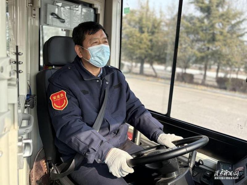 公交司机与人们的关系是什么;公交司机与人们的关系是什么样的 公交司机与人们的关系是什么;公交司机与人们的关系是什么样的