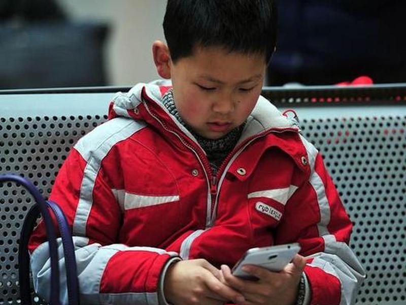低头族对家庭的影响 - 低头族对家庭的影响是什么 低头族对家庭的影响 - 低头族对家庭的影响是什么