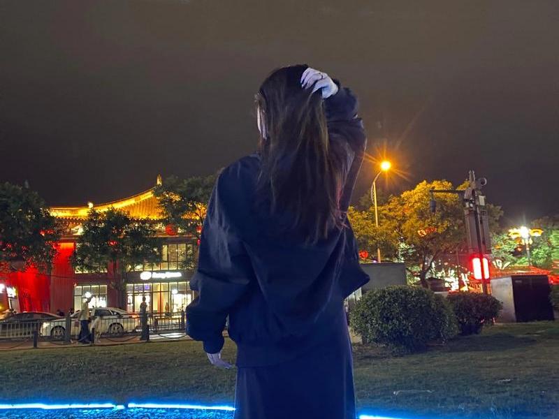女生图像唯美 夜景背影女生头像唯美 女生图像唯美 夜景背影女生头像唯美