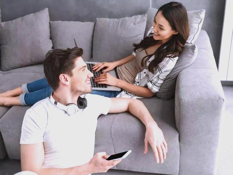 低头族是如何影响人际关系的 低头族是如何影响人际关系的呢 低头族是如何影响人际关系的 低头族是如何影响人际关系的呢