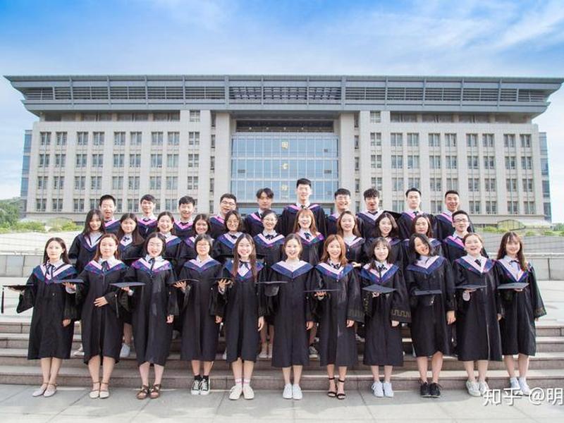 大学班级里的人都认识吗、大学班级里的人都认识吗知乎