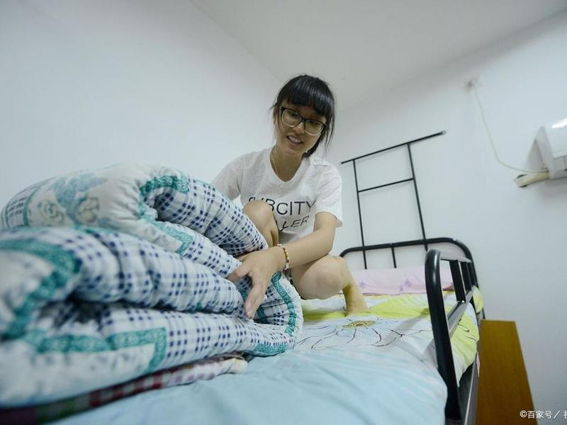 大学室友频繁蹭住的困扰 - 大学室友太宅