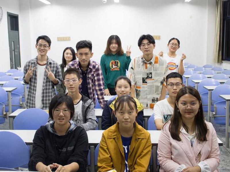 大学处理人际关系照片怎么拍 大学处理人际关系照片怎么拍的