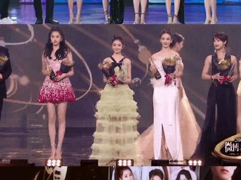 关晓彤与人同框 关晓彤与人同框图片 关晓彤与人同框 关晓彤与人同框图片