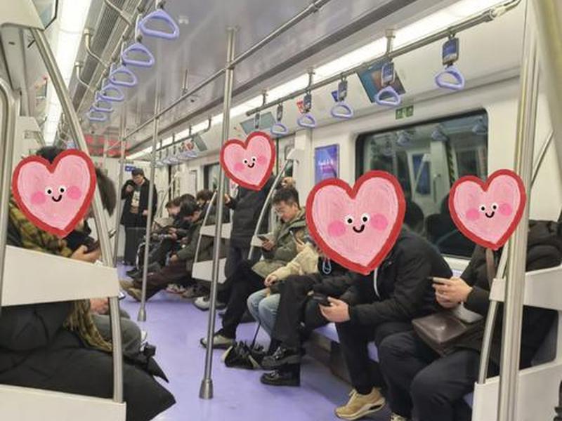 低头族对于人际关系影响 低头族对于人际关系影响有哪些 低头族对于人际关系影响 低头族对于人际关系影响有哪些