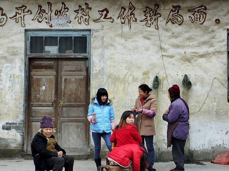 城市与农村人际关系差异对比（城市与农村人际关系差异对比分析）
