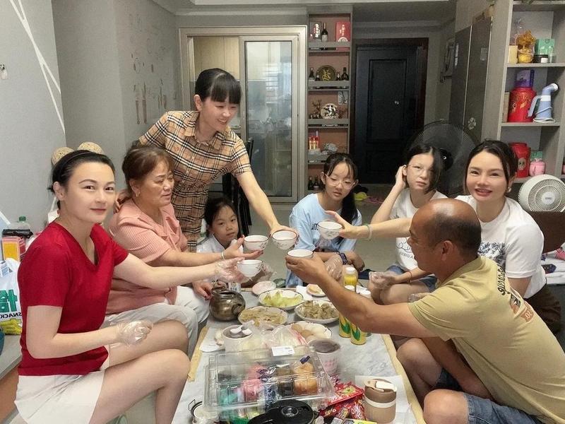 亲戚朋友同学同事各种关系;身边的亲戚朋友同学或者家 亲戚朋友同学同事各种关系;身边的亲戚朋友同学或者家