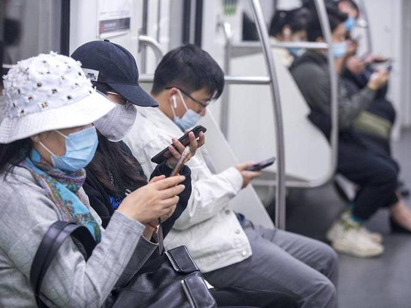 低头族对于人际关系影响 低头族对于人际关系影响有哪些 低头族对于人际关系影响 低头族对于人际关系影响有哪些