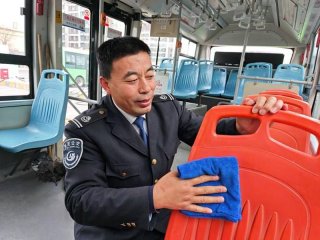公交车司机与人们的关系是什么，公交车司机与人们的关系是什么样的