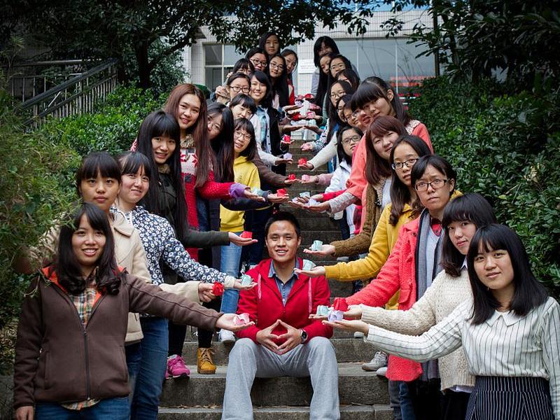 大学生小组照片（大学生小组照片怎么拍）